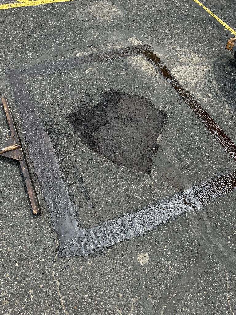 4 Ways Snow And Ice Affect Commercial Asphalt | B&E