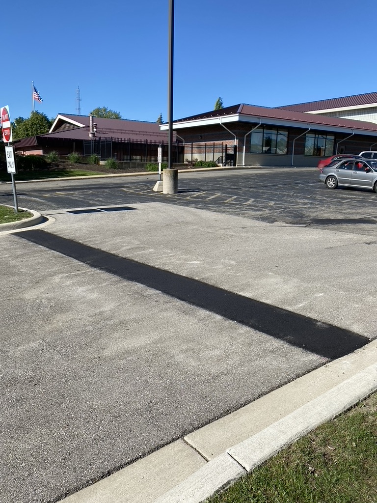 Reasons To Repair Your Asphalt Parking Lot | B&E