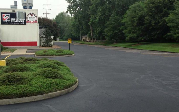 How Much Does Asphalt Sealcoating Cost? | B&E